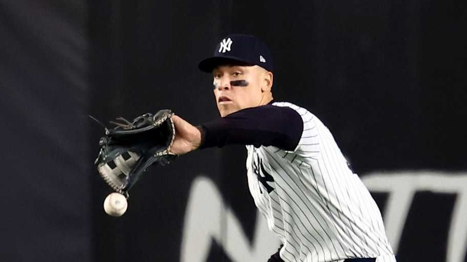 Tim Capurso Sports Illustrated - Dodgers Fan Commemorated Yankees'…