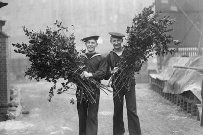 A very vintage Christmas: 50 heartwarming pictures of festive London in the early 1900s