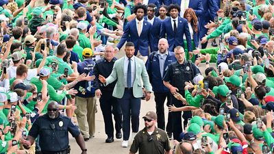 South Bend Snowfall Has Fans Fired Up for Notre Dams vs. Indiana in the CFP