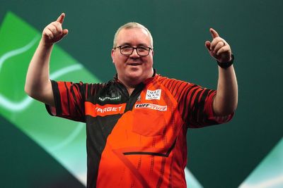 Stephen Bunting survives scare to beat Kai Gotthardt at World Championship