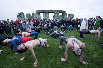 Thousands greet the winter solstice at the ancient Stonehenge monument