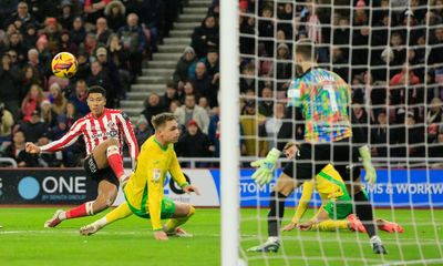 Jobe Bellingham seals Sunderland comeback win over 10-man Norwich