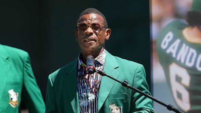 Rickey Henderson, Baseball's Career Steals Leader, Dies at 65