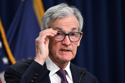 There's now a 40% chance the Fed will pivot back to hiking rates again next year, top economist says