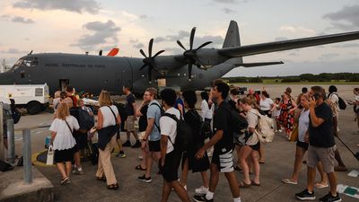 Shaken Vanuatu hit by new quake as Aussies return home