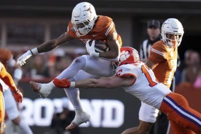 Texas Extends Lead Over Clemson With Explosive Touchdown Run