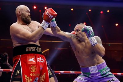 Usyk defeats Fury in points decision in Riyadh to retain heavyweight title