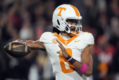 Tennessee Quarterback Struggles In Game Against Columbus