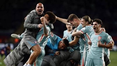 Atletico Madrid pull off dramatic win over Barcelona to go top of La Liga