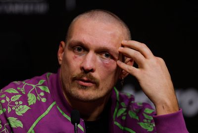 Oleksandr Usyk hits back at Frank Warren over Tyson Fury rematch criticism