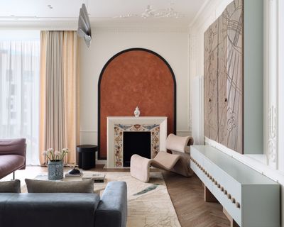 When the Owner’s Children First Saw This Eclectic Riverside Apartment, They Hugged the Walls