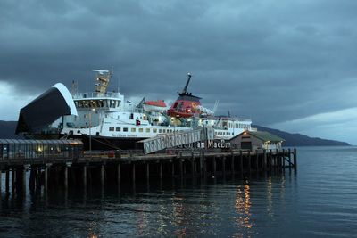 Flights and ferries to Scottish islands cancelled amid yellow warning for wind