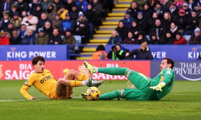 Vítor Pereira’s Wolves reign gets off to flying start against brittle Leicester