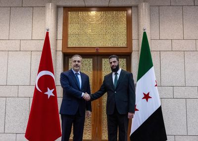 Turkiye FM meets Syria’s new leader, calls for lifting of global sanctions