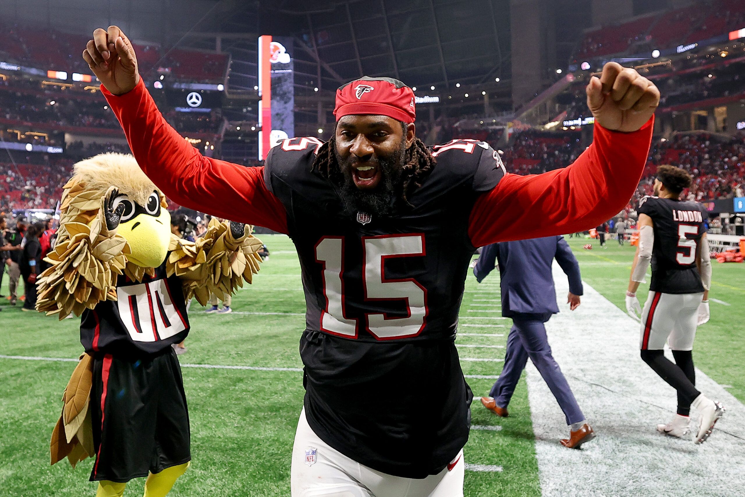 look-falcons-defense-records-second-pick-six-vs