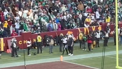 Eagles' C.J. Gardner-Johnson Flashed Double Birds at Fans After Ejection