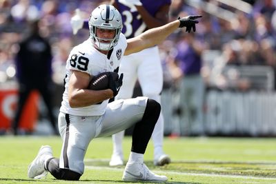 Watch: Raiders rookie TE Brock Bowers 32-yard catch to reach 1000 yards