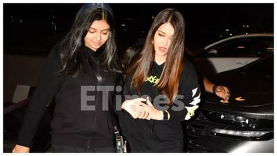 Aishwarya Rai and daughter Aaradhya Bachchan twin in hoodies as they jet out of the city; wish Paparazzi ‘Merry Christmas and Happy New Year’