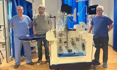 Machine to revive donor organs used in double-lung transplant in UK first