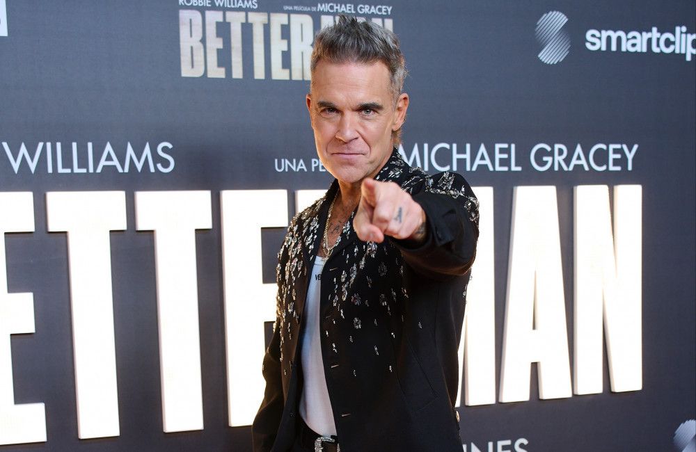 Robbie Williams wants to retake school exams