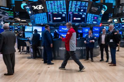 Stock Market Today: Stocks end higher with Santa Claus boost in focus