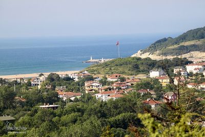 Suspected Russian sea mine with 480kg payload washes up on shore of Turkish holiday resort