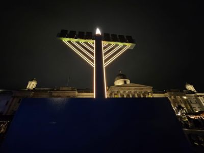 Trafalgar Square menorah dismantled due to high winds