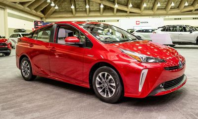 UK car industry hails plan for Prius-style hybrids to stay on sale after 2030