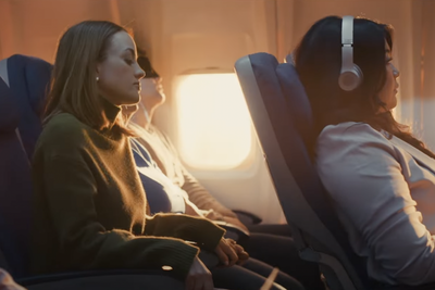 Petition to Ban Airplane Passengers From Reclining Their Seats Launched by Reclining Furniture Company La-Z-Boy, Gathers Nearly 200K Signatures