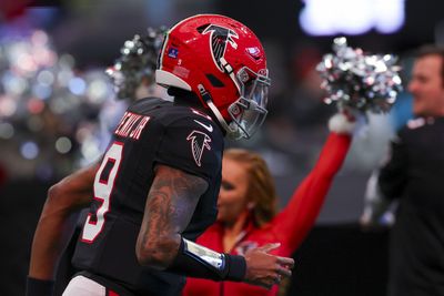 How can the Atlanta Falcons clinch a playoff spot in Week 17?