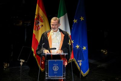 Spain's monarch pays tribute to the victims of Valencia floods in his Christmas Eve speech