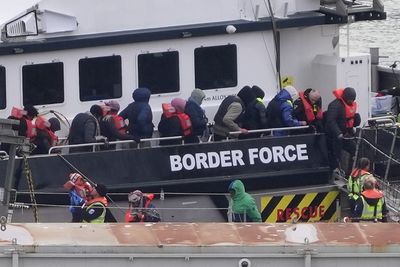 Migrants cross Channel on Christmas Day