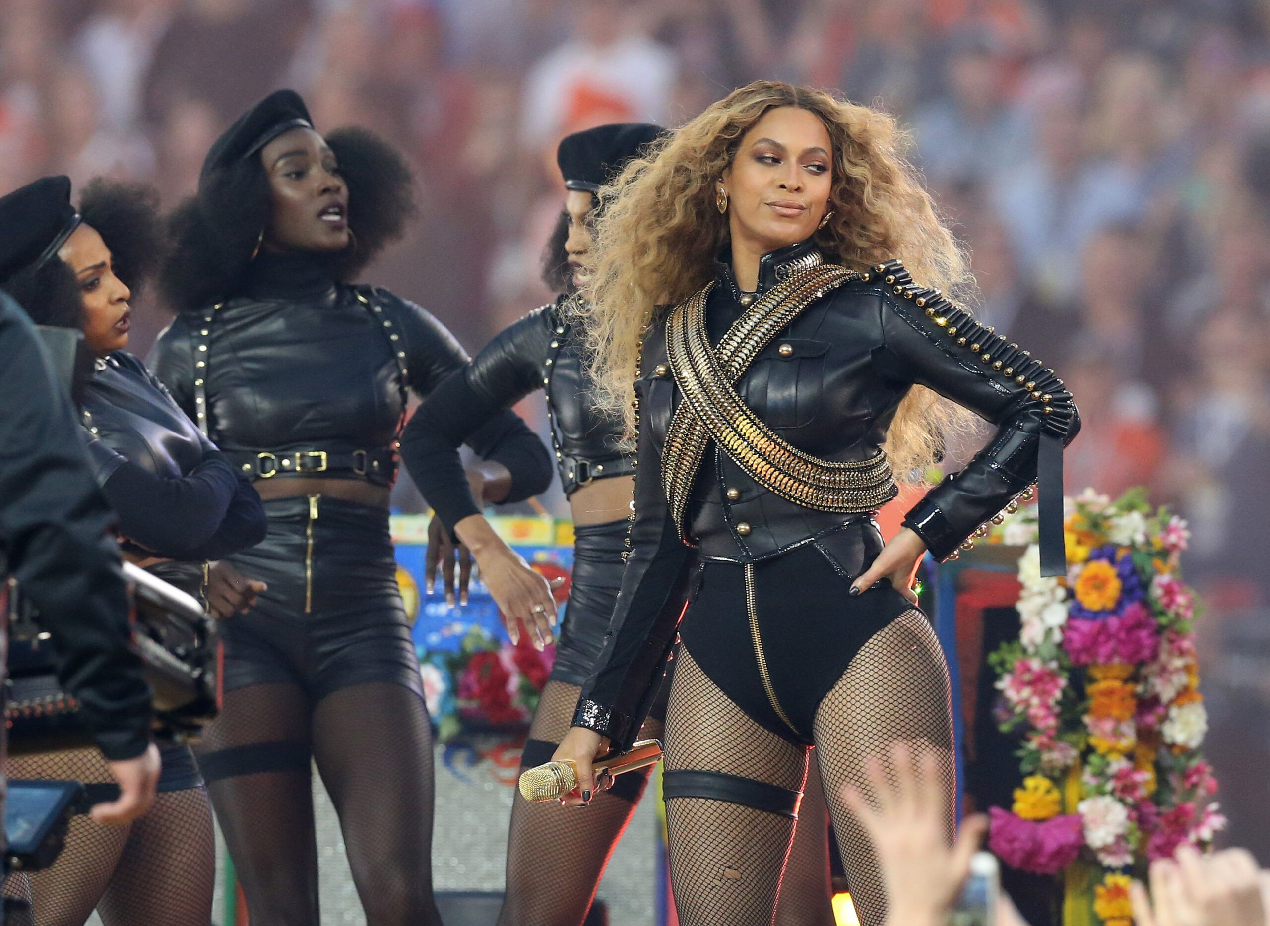 What time is Beyoncé’s halftime show at the…