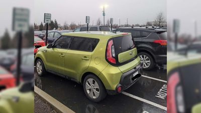 Idiot Kia Driver Clearly Can't Read, Parks Car in Motorcycle Spot