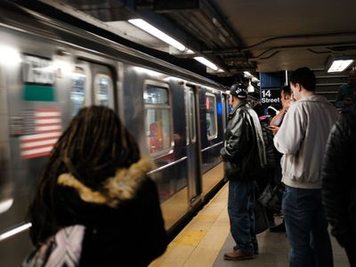 Suspect in custody after 2 people slashed in Grand Central subway station attack on Christmas Eve