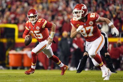 Chiefs vs. Steelers: Mahomes, Kelce make festive entrance at Acrisure Stadium