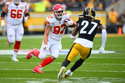 Chiefs vs. Steelers: Travis Kelce scores historic touchdown in Week 17