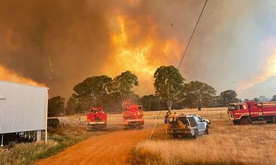 Victoria fires: BoM warns of ‘erratic and dangerous’ conditions as Grampians bushfire sees emergency evacuations