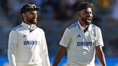 'Has ke baat nahi karna inse': Virat Kohli's fiery instructions to Mohammed Siraj at MCG