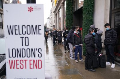 Brits to spend £3.7bn in Boxing Day sales as online shopping dominates