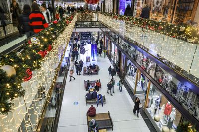 Holiday retail sales rise 3.8%