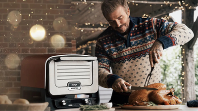 David Beckham uses a razor sharp knife to cut his Christmas turkey – it's every chef's dream