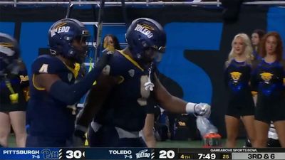 Fans Loved Toledo 310-Pound Lineman's Thunderous Pick-Six in GameAbove Sports Bowl