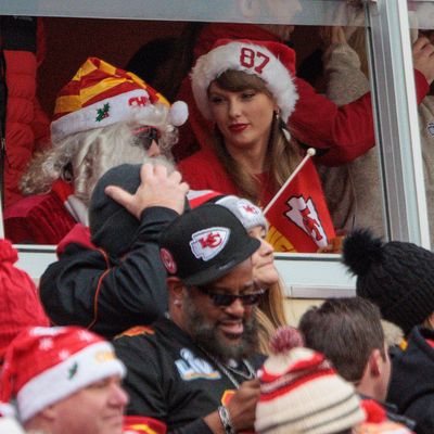 Here's Why Taylor Swift Probably Didn't Support Travis Kelce In-Person for His Christmas Day Game