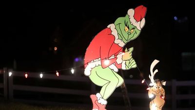 Announcer Goes on Pro-Grinch Rant During Jazz-Blazers Game