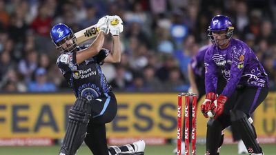 Strikers captain blasts umpiring decision in BBL match