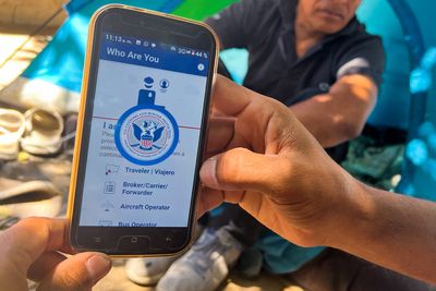 Mexico Working On App That Would Let Migrants Tell Relatives And Consulates If They Are About To Be Detained In The U.S.