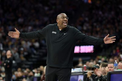 Kings coach Mike Brown reportedly fired before team boards flight