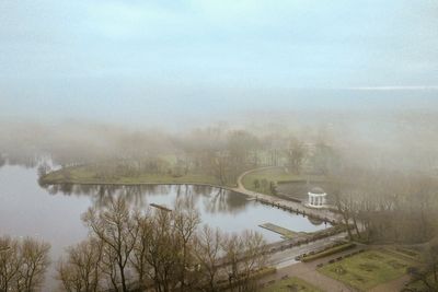 Disruptive fog to stick around into weekend, forecasters say