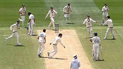 India lose way to late Boland burst after Smith guides Australia with 34th Test ton